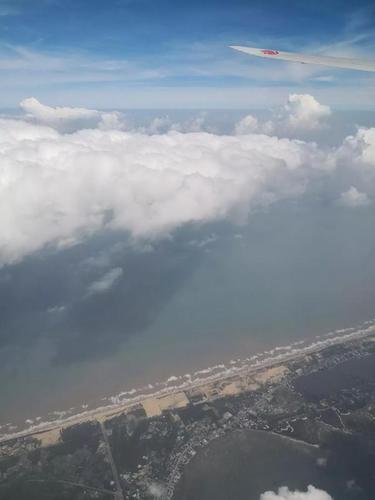 习近平出访第一天:忙到夜里11点才回酒店