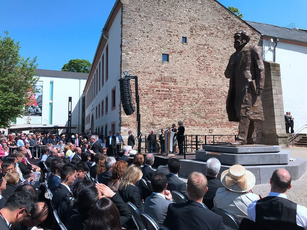 高5.5米!中国赠送马克思雕像在其故乡揭幕