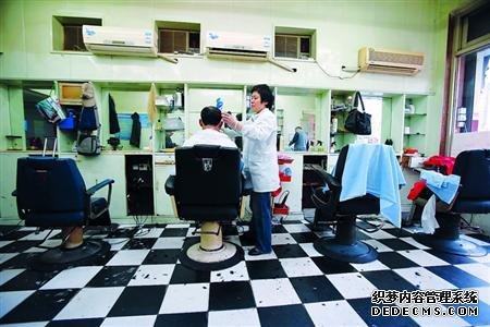 上海一家国营理发店坚守70年后面临亏损困境