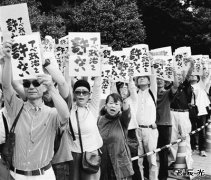 日本各地民众抗议新安保法案