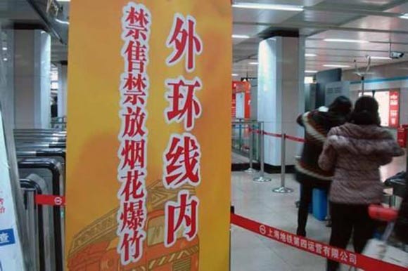 不要以为只有信用卡欠费才会影响你的信用记录。5月起将实施的《上海市老年人权益保障条例》规定,子女除了要“常回家看看”,对入住养老机构的老年人,还要“常去院看看”。“拒不尽孝”将会被计入个人征信平台。