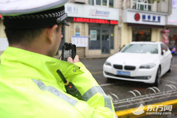 不要以为只有信用卡欠费才会影响你的信用记录。5月起将实施的《上海市老年人权益保障条例》规定,子女除了要“常回家看看”,对入住养老机构的老年人,还要“常去院看看”。“拒不尽孝”将会被计入个人征信平台。