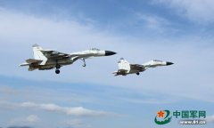 美军舰驶入永暑礁 解放军出动军机军舰驱离