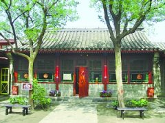 那所破房与两株枣树——老舍逝世五十年祭