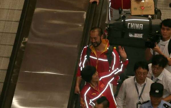 ʱ2250ңйŮ˧ƽԱڳ׶ŮûڻӭУȺвϴף ƽӰ