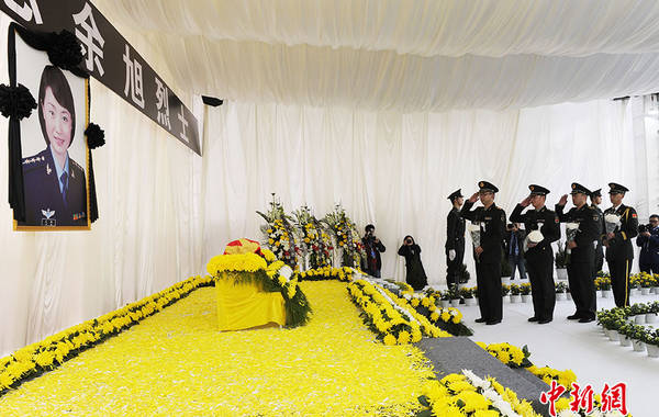 1118磬ʮŮԱʿĹĴľСսѡĸУʦԼȺ½ǰ׻졣  Դ 