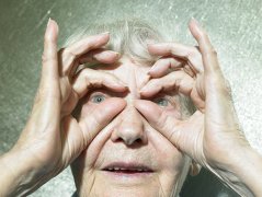 青光眼常被误当偏头痛肠胃炎,警惕冷空气刺激眼神经