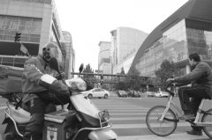 外卖送餐员生存状态:1天工作13小时 安全无保障