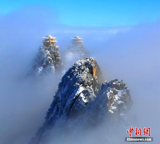 17գѩ֮λںĵʥϾɽѩ磬2000׵ķţɽϣѩװع֮ƺƽӳڵ¥ɾʤա ͼΪ2000׵ľڵۻɾо 