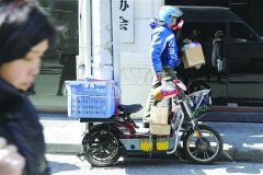 "外卖哥"为了赶时间无视交通安全 怎样才能慢下来
