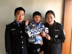 双警夫妻同年同月同日生 结婚7年仅有一张全家福