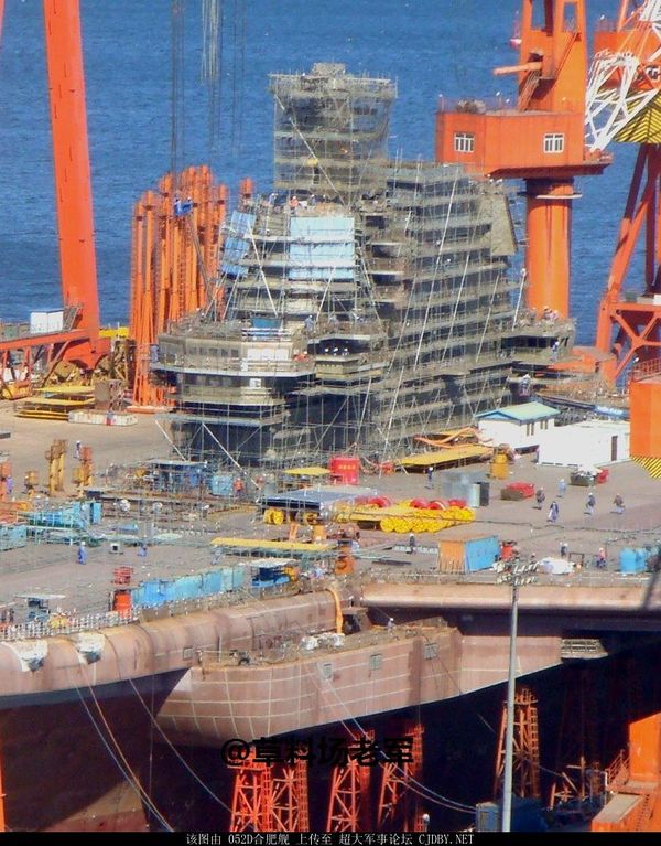 国产航母新进展:开始安装舷窗