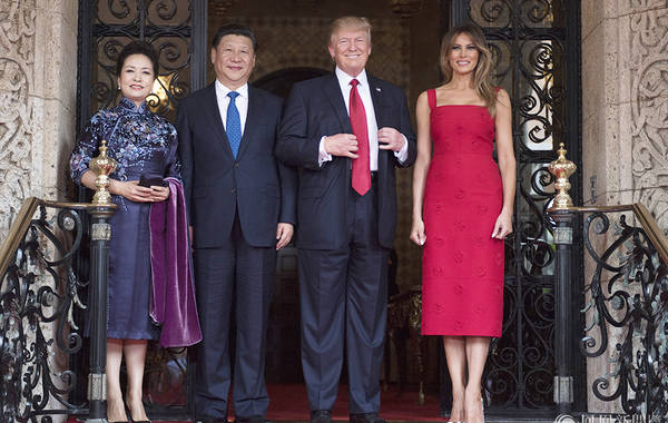 当地时间4月6日,习近平乘专机抵达美国佛罗里达州,在海湖庄园同美国总统特朗普举行中美元首首次会晤。 当地时间4月6日,习近平乘专机抵达美国佛罗里达州,在海湖庄园同美国总统特朗普举行中美元首首次会晤。