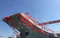 巨龙入海!中国首艘国产航母正式下水