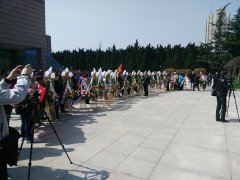 上海知青举行祭奠革命先烈活动