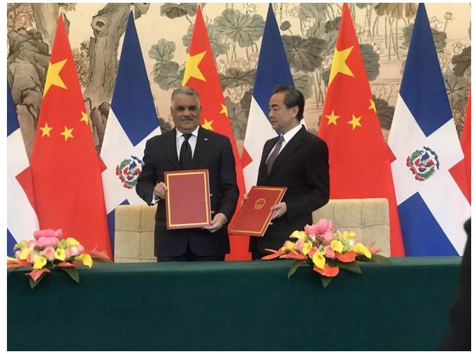 中国和多米尼加建交