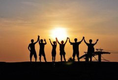 人民日报:奋斗是青春最高的礼赞