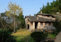 一个现代诗人寻找幽居的故事