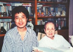 编辑生涯里第一位作者是冰心