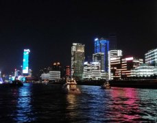 《夏夜,走在上船滨江大道上》