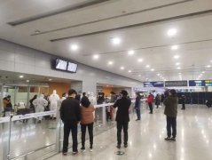 从落地到隔离,上海拼了!16个区24小时驻扎机场,大巴接送