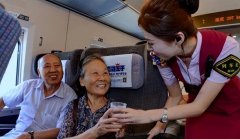 铁路部门发布新规,60岁以上老人乘坐,可以享受这“8大福利”!