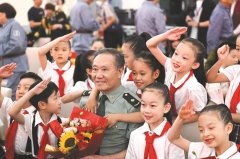 八一军旗红 崇敬向未来——庆祝建军96周年,申城召开“崇敬大会