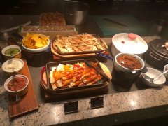 上海一女子“碰瓷”14家餐厅获刑