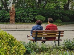 申城提高高龄老人养老保障水平