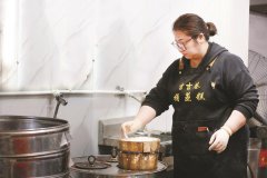 龙年第一炉桶蒸糕,年味中有憧憬