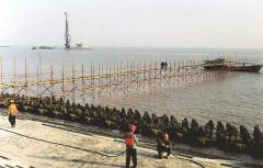 藏在沪杭公路下的金山海塘