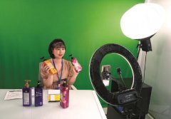 到二〇二六年,直播电商零售额达六千亿元