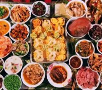 兴塔村给老人发年货 为何回回都有硬笋干