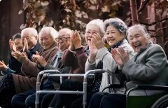 用“笨办法”为近千名老人报平安