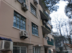 ��  ��  ��  ��  ��һ�� ��1������·100Ū