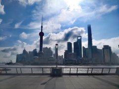 机器人“走进”南京路橱窗