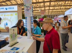 “活力老人”让暑期旅游市场“热上加热”