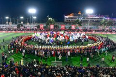 墨媒:中国“村超”背后藏着更深层故事